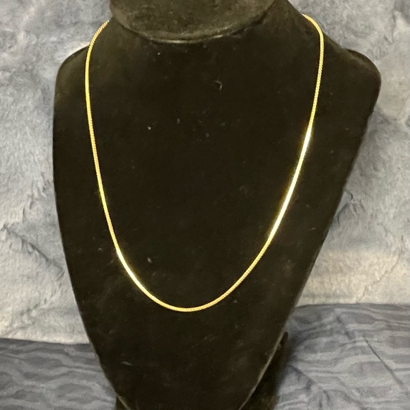 *SOLD* 14K Rounded Box Chain 18" - Picture 6 of 7